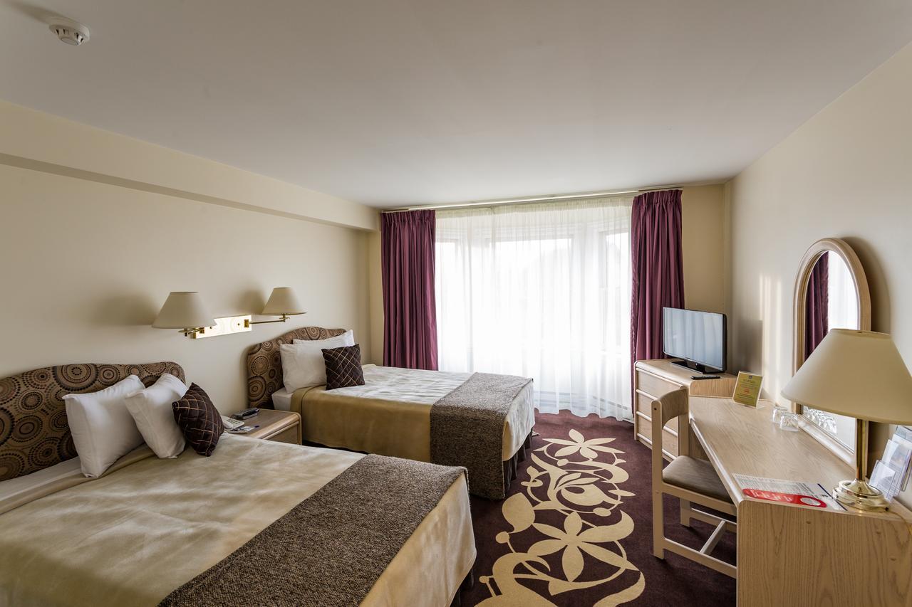 Airport Mara Hotell 3*